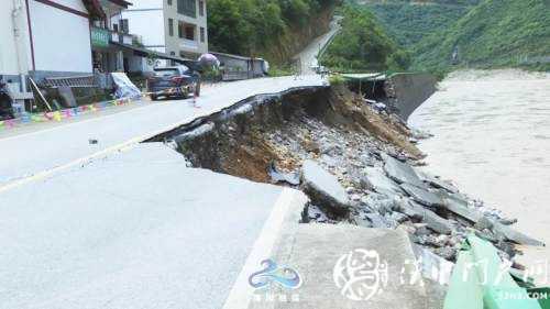 略陽多條道路塌方中斷，交通部門緊急搶修保暢通！