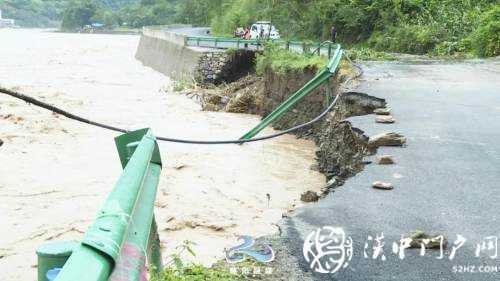 略陽多條道路塌方中斷，交通部門緊急搶修保暢通！