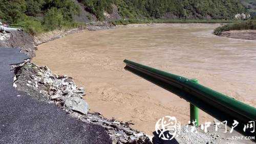 保暢通！略陽(yáng)交通部門積極搶修水毀道路