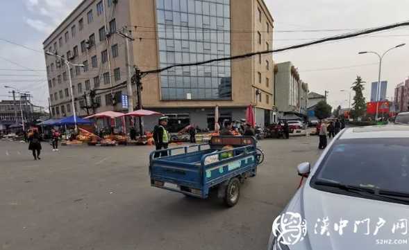 交警一大隊聯(lián)合多部門開展農村道路交通秩序整治行動