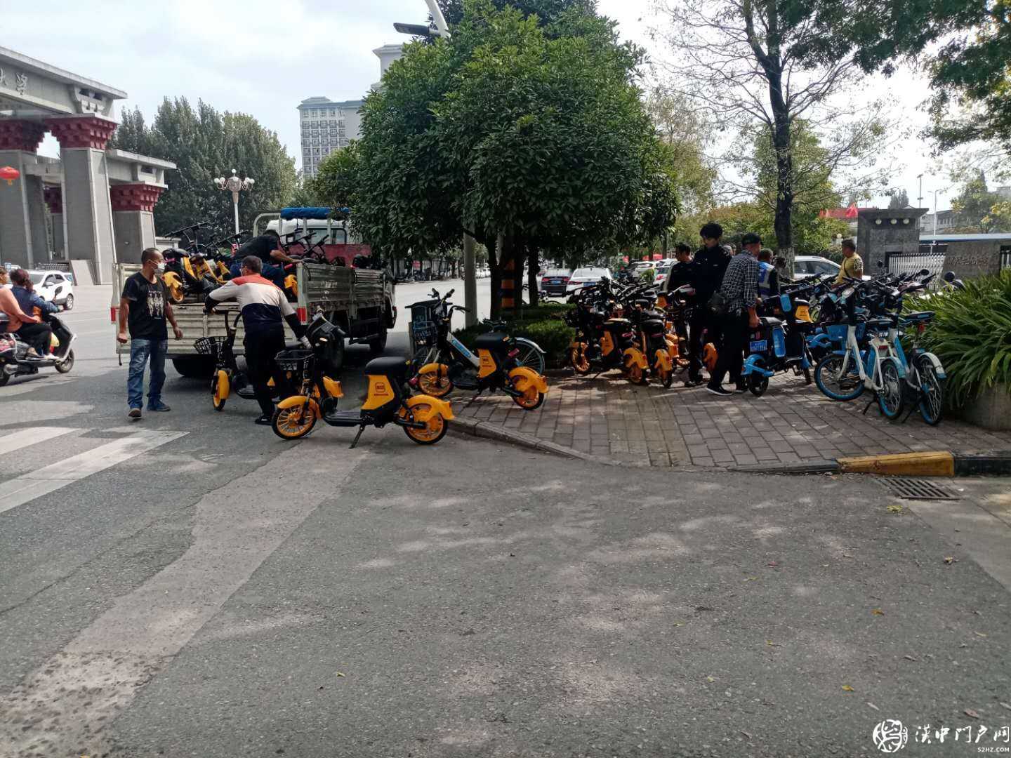 漢臺(tái)區(qū)東關(guān)街道辦事處 開展“共享單車、共享文明”整治行動(dòng)