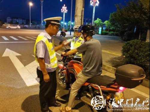 嚴(yán)查！夏季夜間交通違法行為，勉縣交警在行動