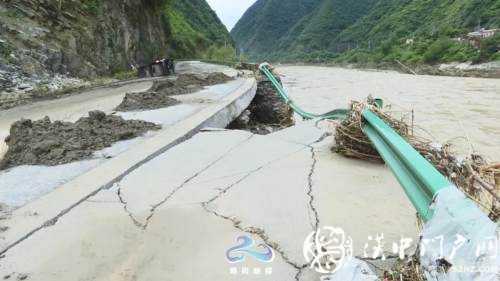 略陽多條道路塌方中斷，交通部門緊急搶修保暢通！