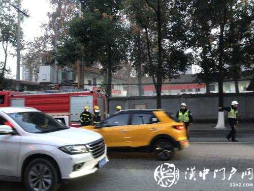 巡邏路上遇起火，漢中交警全力協(xié)助消防人員撲滅火情