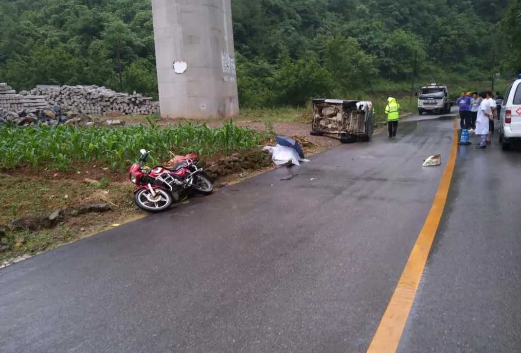 漢中寧強一面包車路滑失控，致路邊農(nóng)戶當(dāng)場死亡！