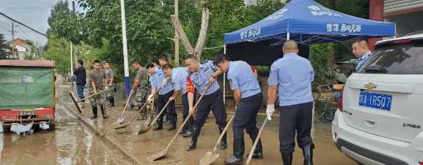 暴雨過(guò)后，寧強(qiáng)全城清淤正忙！