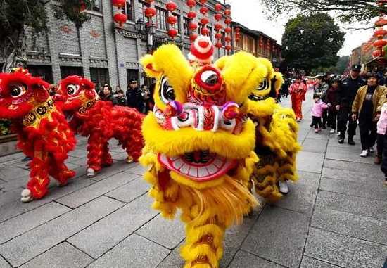 非遺鬧古鎮(zhèn) 歡樂過元宵！賞花燈，猜燈謎，看社火......