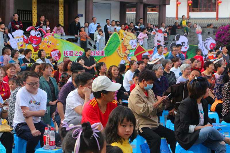 啤酒龍蝦美食嗨翻天！2021褒國(guó)古鎮(zhèn)第三屆啤酒龍蝦節(jié)盛大的啟幕