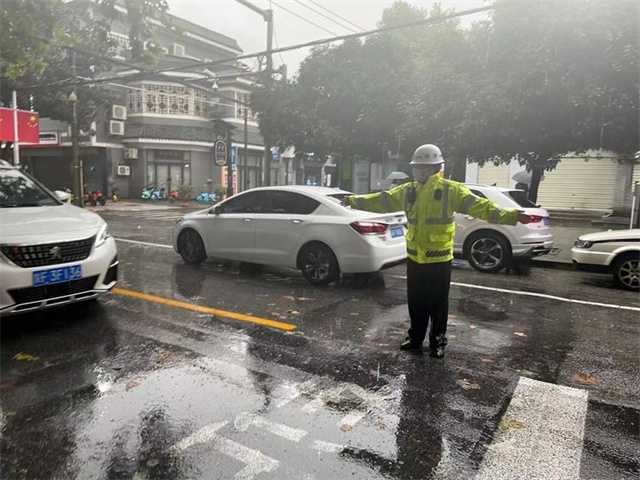 68小時堅守！漢中交警大隊圓滿完成國慶假期道路交通安保任務(wù)"