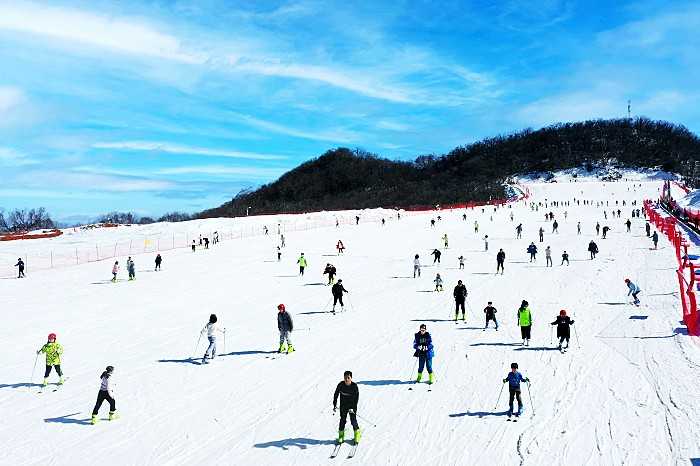 022漢中冰雪嘉年華南鄭分會場暨龍頭山第四屆云端冰雪節(jié)今日啟動"