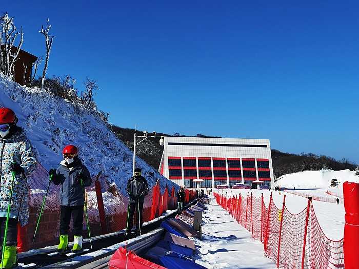 022漢中冰雪嘉年華南鄭分會場暨龍頭山第四屆云端冰雪節(jié)今日啟動"