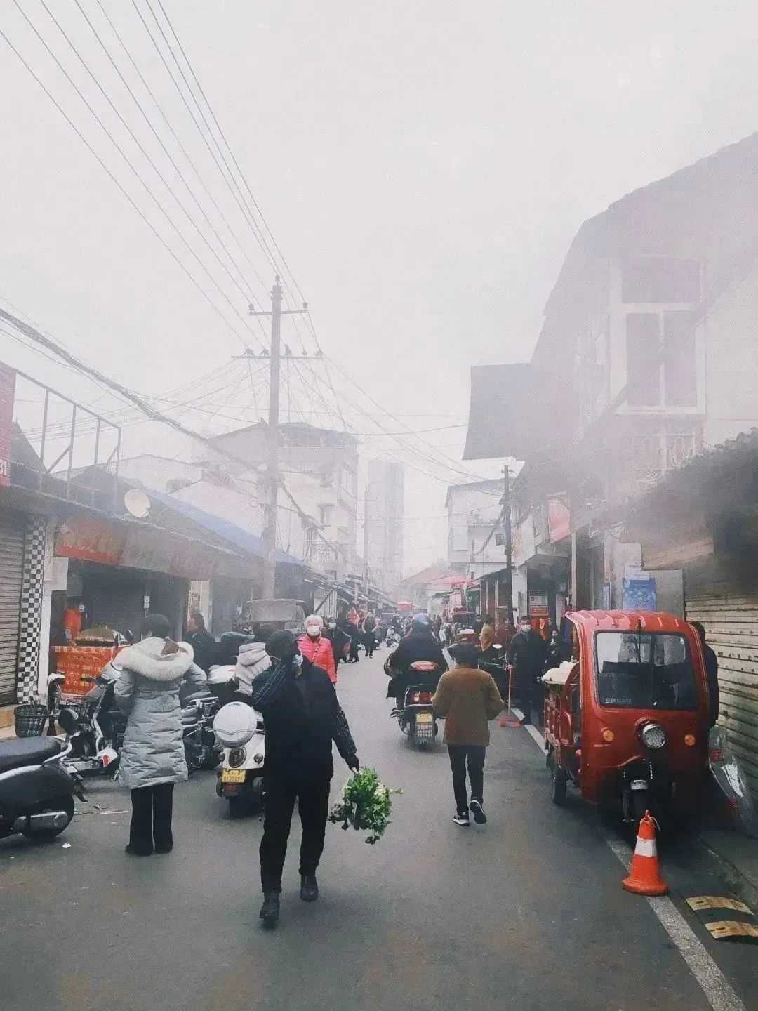 漢中美圖大片！煙火起 照人間，喜悅無(wú)邊 執(zhí)手憶此年。