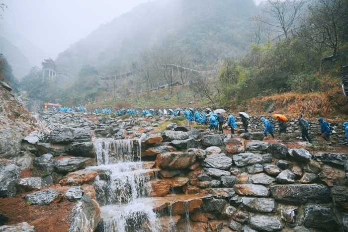 “嘉陵棧道 靈巖洞天”靈巖寺景區(qū)棧道開(kāi)放暨略陽(yáng)縣冬季文旅消費(fèi)季系列活動(dòng)啟動(dòng)