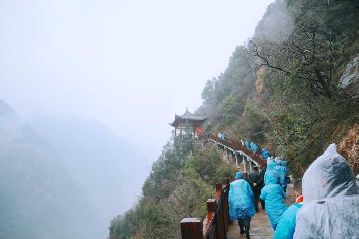 “嘉陵棧道 靈巖洞天”靈巖寺景區(qū)棧道開(kāi)放暨略陽(yáng)縣冬季文旅消費(fèi)季系列活動(dòng)啟動(dòng)