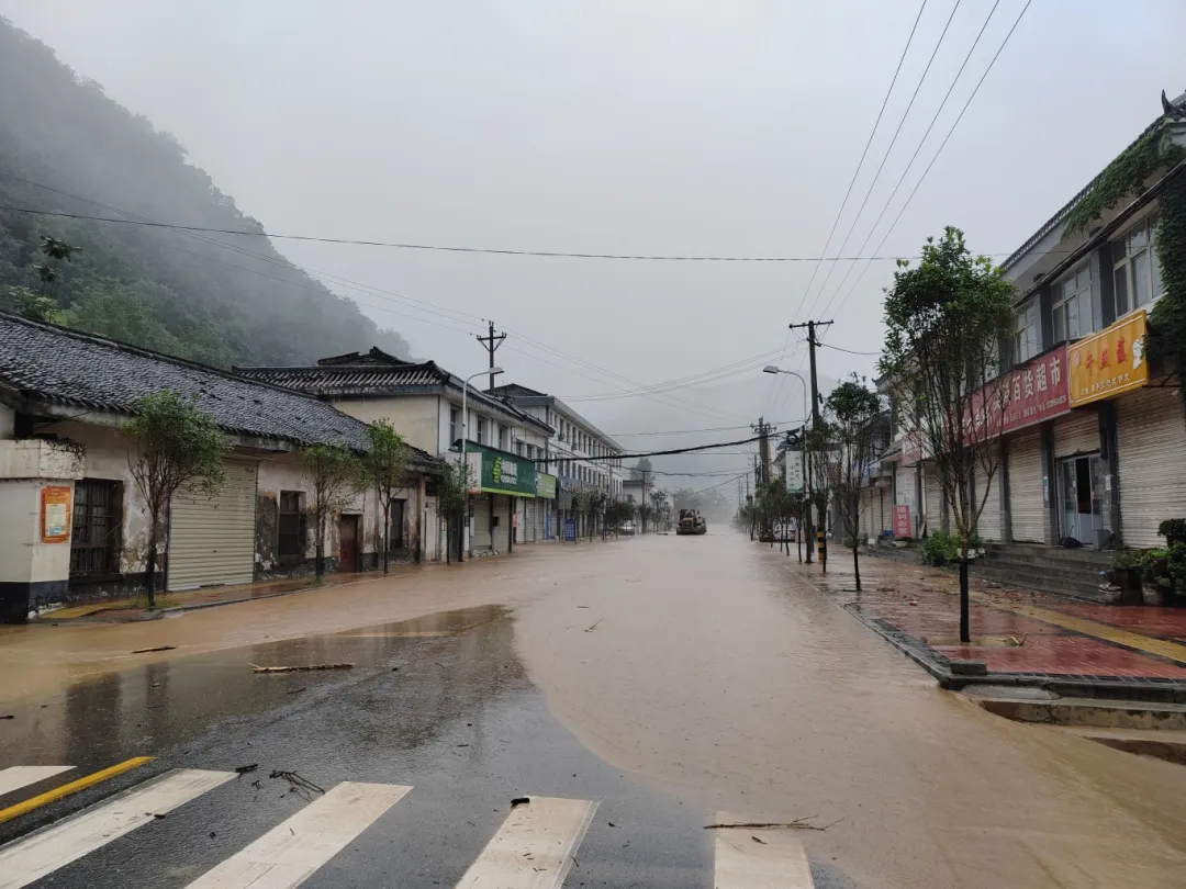 漢中撤離7349戶17513人，多條道路交通管制