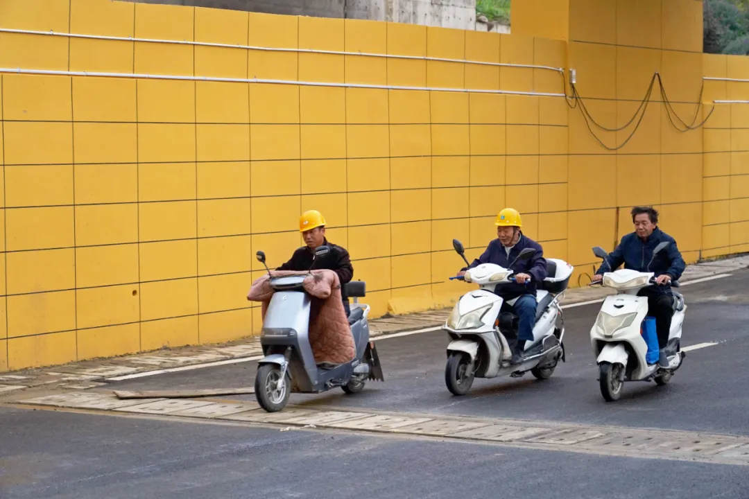 出行方便了！漢中興漢新區(qū)惠府路主車(chē)道通車(chē)！