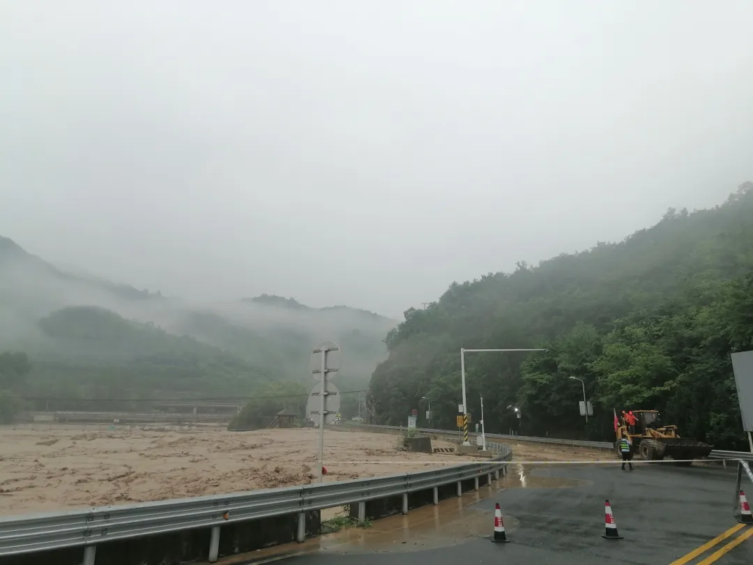 漢中撤離7349戶17513人，多條道路交通管制