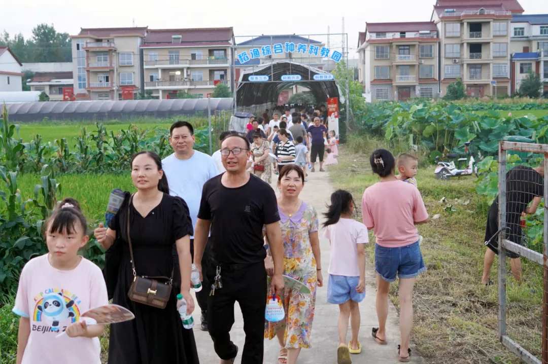 漢臺(tái)鋪鎮(zhèn)第三屆小龍蝦啤酒節(jié)開幕啦！嗨“啤”一“蝦”~