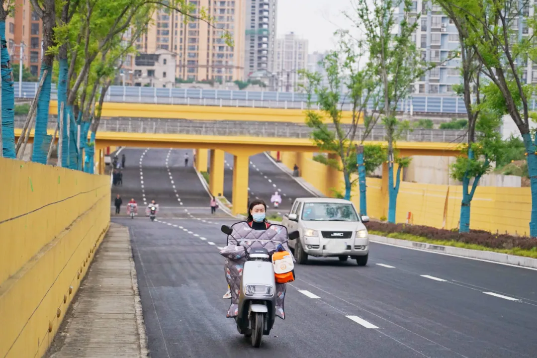 出行方便了！漢中興漢新區(qū)惠府路主車(chē)道通車(chē)！